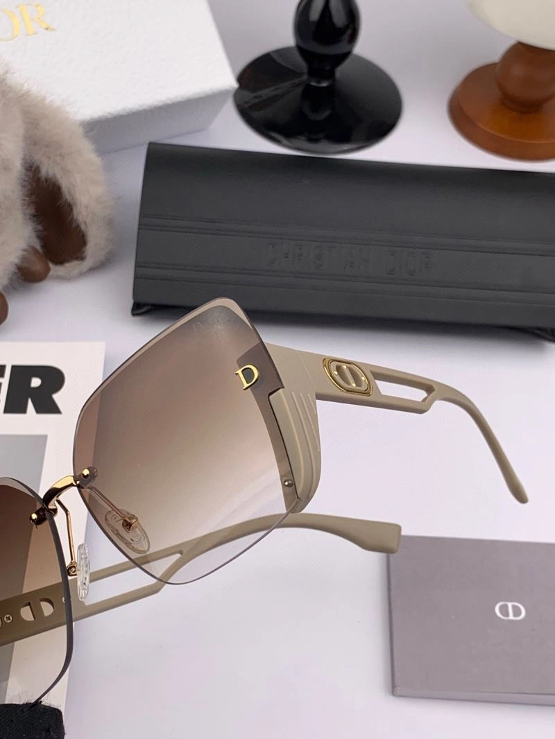 Trendsetting Christian Dior Sunglasses 278779