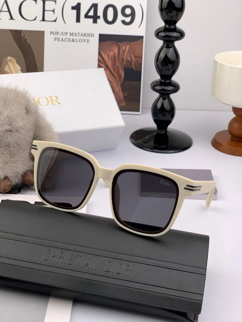Sophisticated Christian Dior Sunglasses 278773