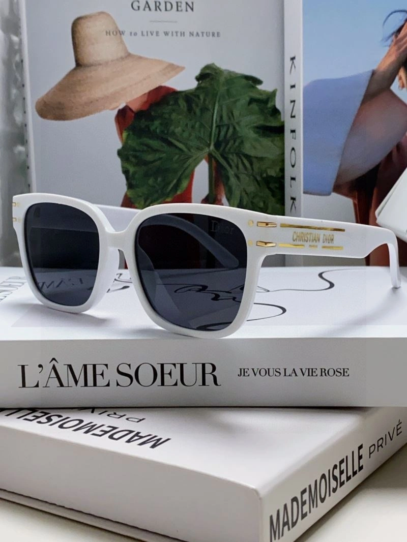 Snug Christian Dior Sunglasses 278753