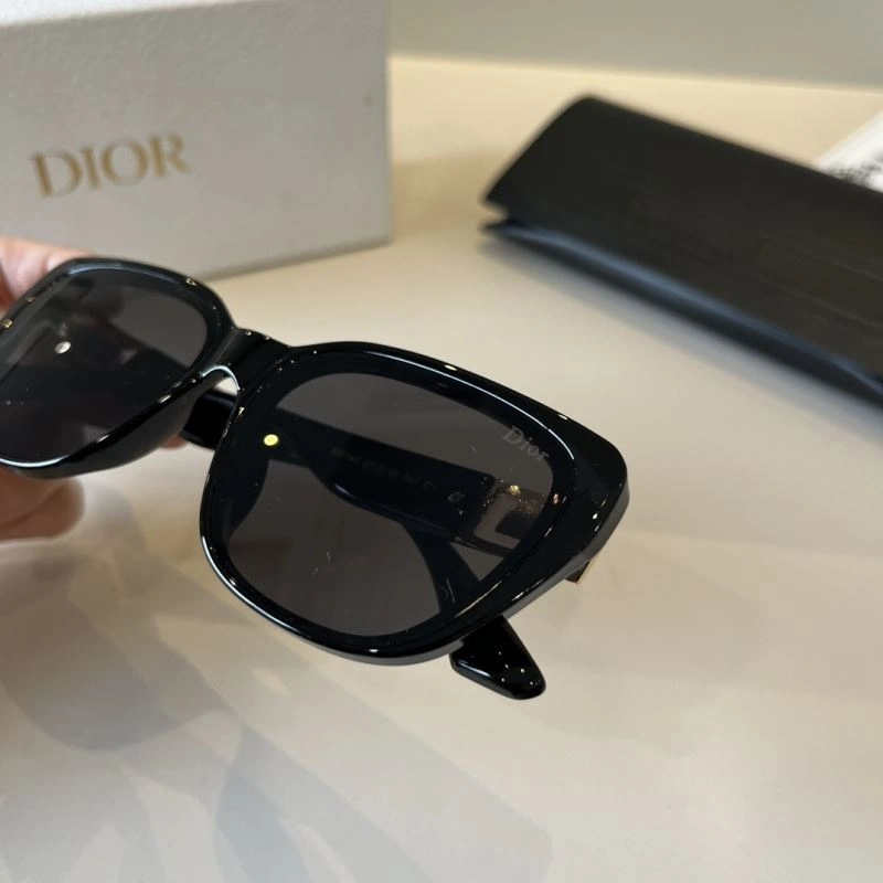 Comfortable Christian Dior Sunglasses 278760