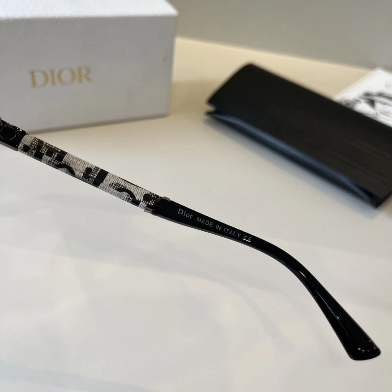 Comfortable Christian Dior Sunglasses 278759