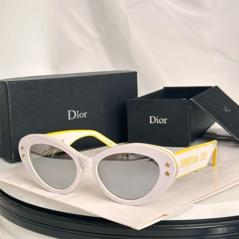 Compact Christian Dior Sunglasses 278958