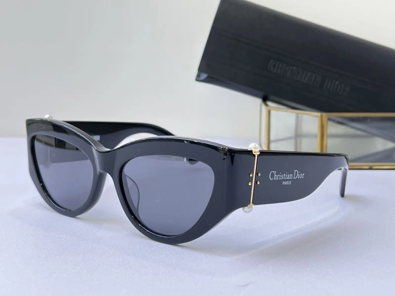 Casual Christian Dior Sunglasses 278933