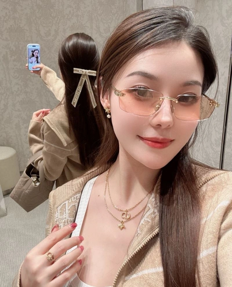 Stylish Christian Dior Sunglasses 278902