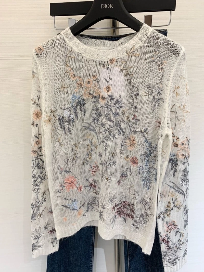 Stylish Christian Dior Sweaters 111984
