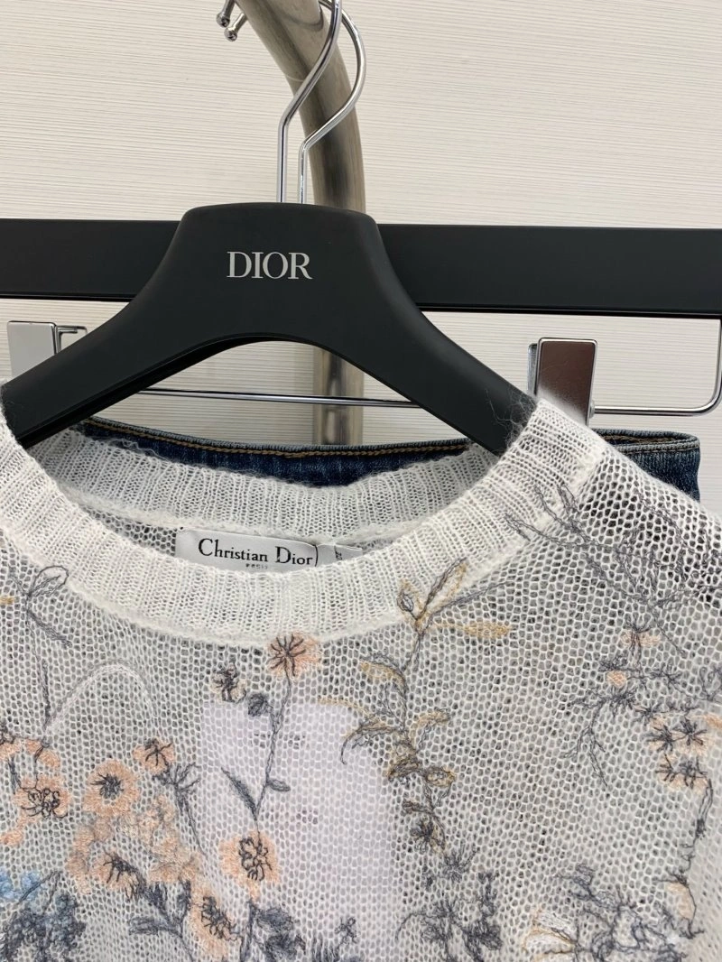 Stylish Christian Dior Sweaters 111984