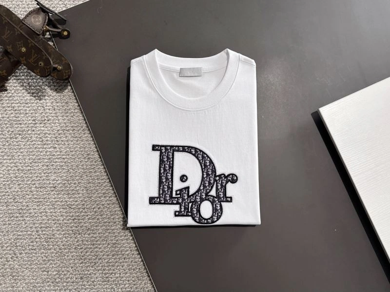 Fashionable Christian Dior T-Shirts 117340