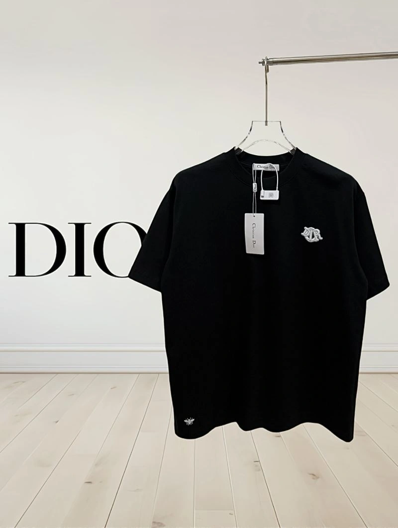 Effortless Christian Dior T-Shirts 117294