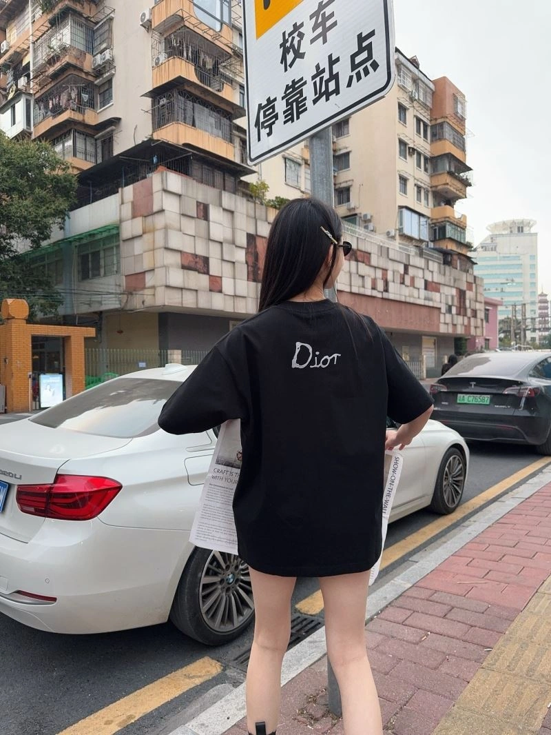 Effortless Christian Dior T-Shirts 117294