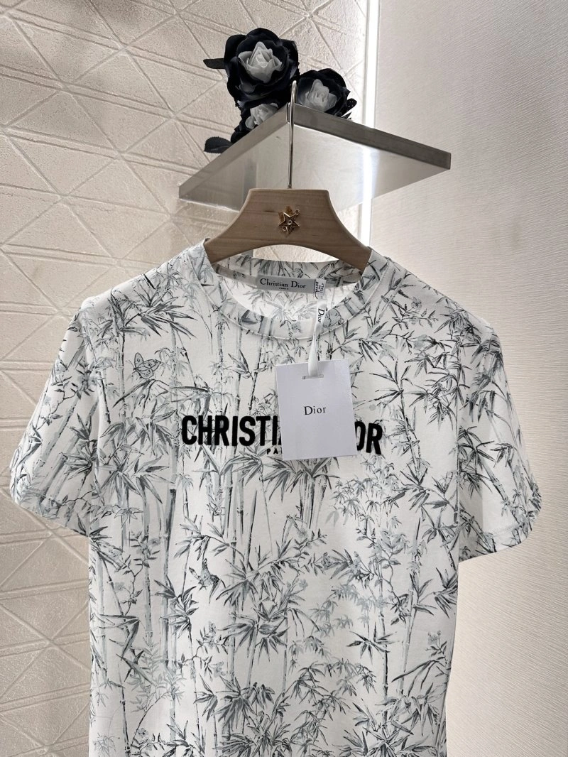Trendsetting Christian Dior T-Shirts 112734
