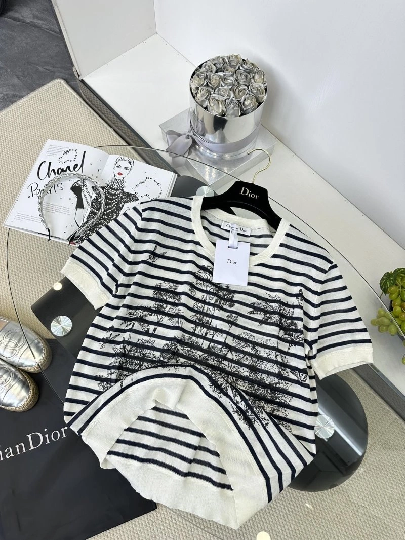 Christian Dior T-Shirts Versatile 112679