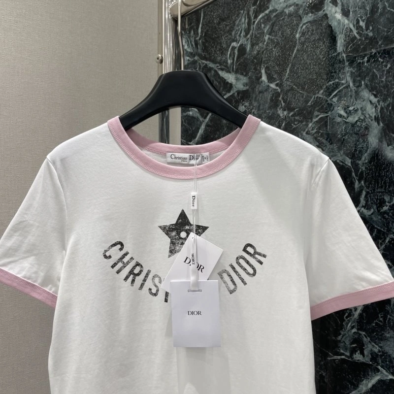 Effortless Christian Dior T-Shirts 112690