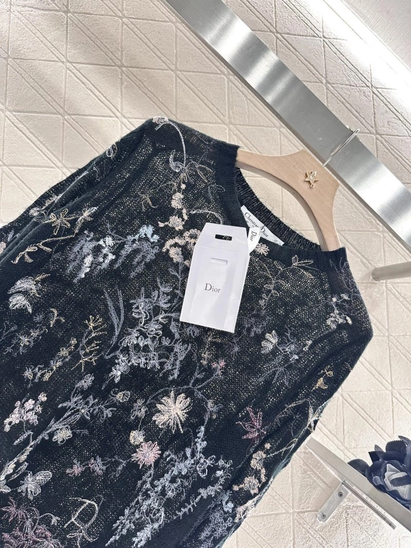 Bold Christian Dior T-Shirts 112656