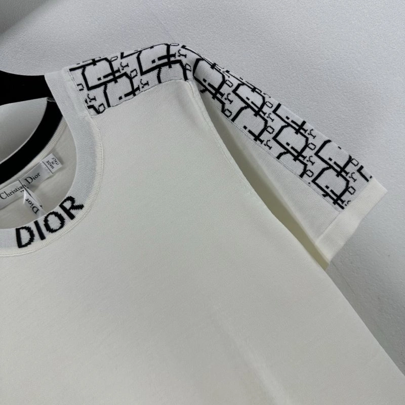 Stylish Christian Dior T-Shirts 111816