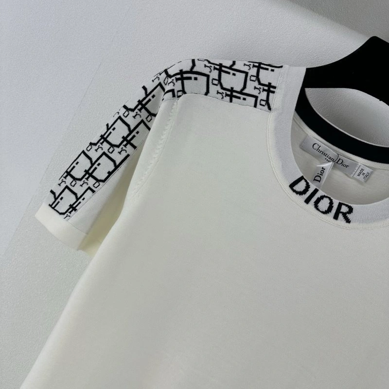 Stylish Christian Dior T-Shirts 111816