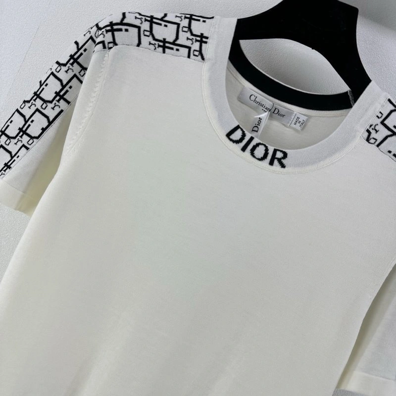 Stylish Christian Dior T-Shirts 111816