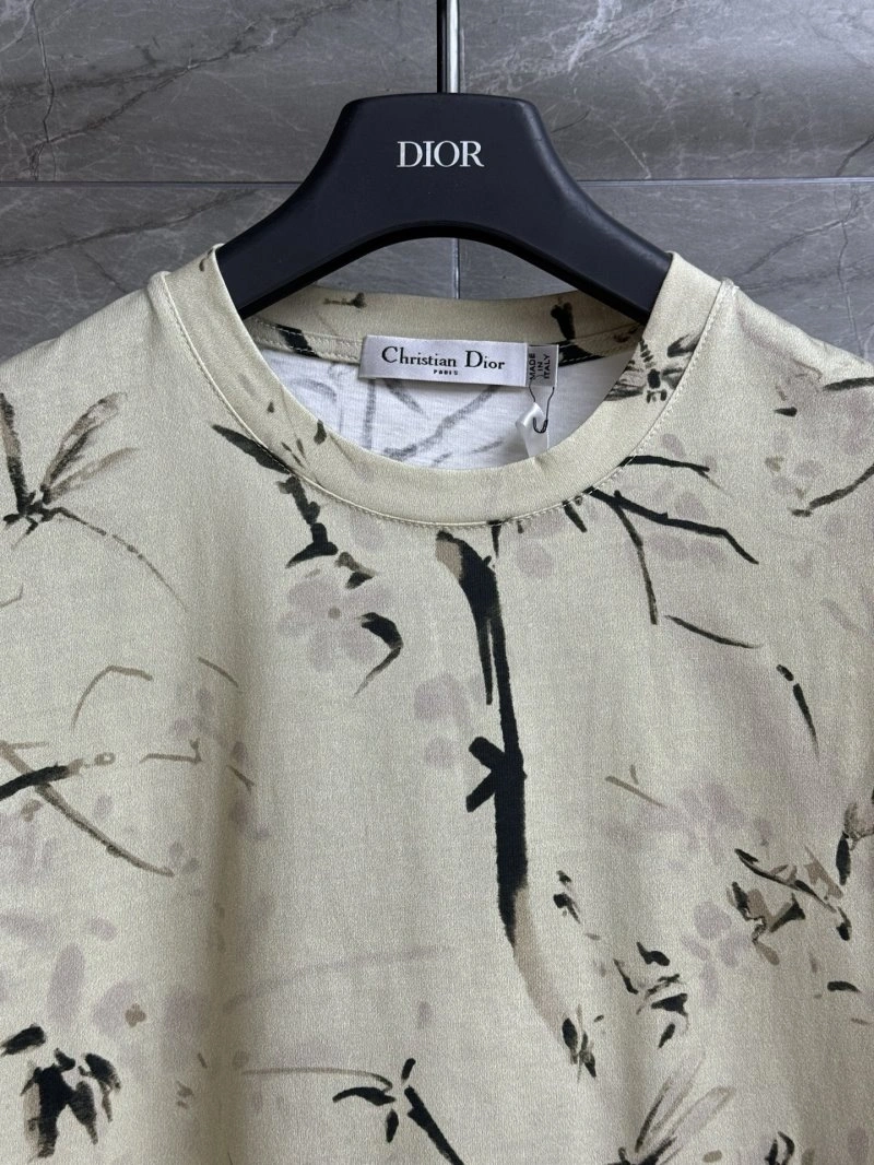 Christian Dior T-Shirts Sophisticated 111718