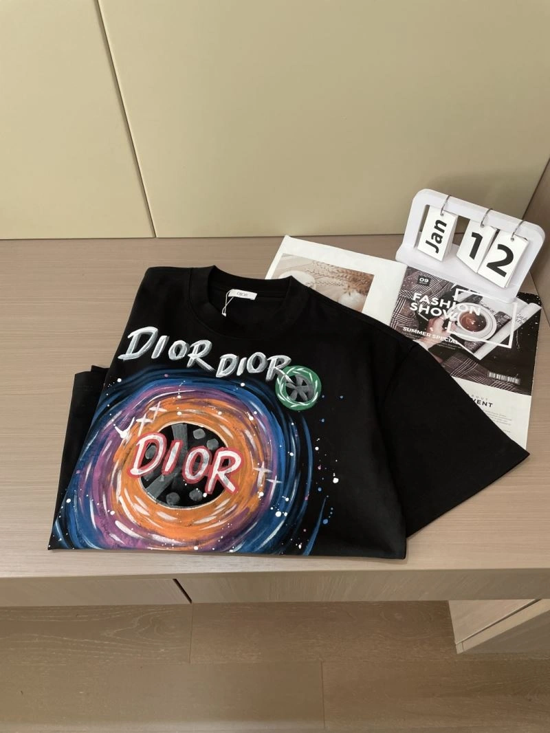 Effortless Christian Dior T-Shirts 116380