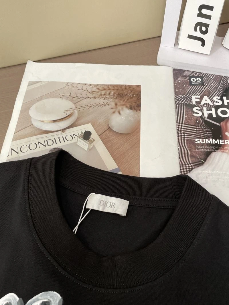 Effortless Christian Dior T-Shirts 116380
