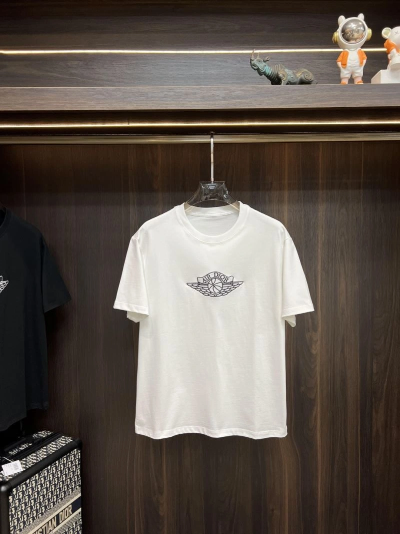 Supportive Christian Dior T-Shirts 116359
