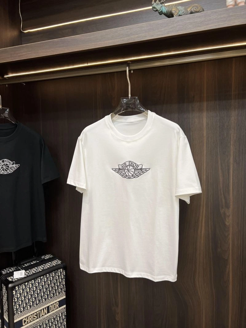 Supportive Christian Dior T-Shirts 116359