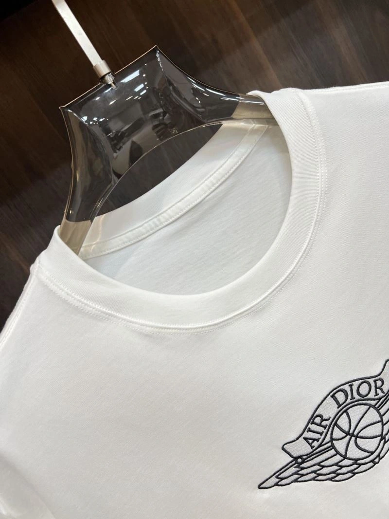 Supportive Christian Dior T-Shirts 116359