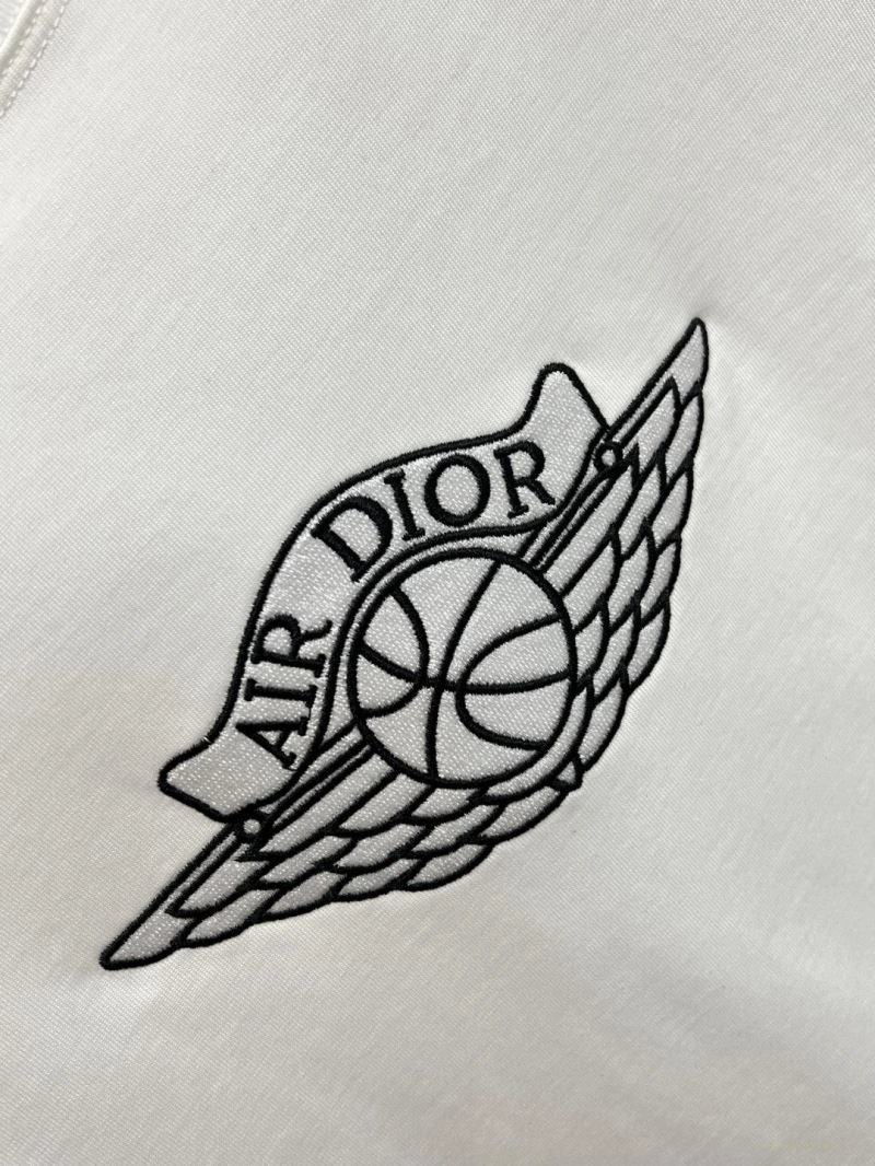Supportive Christian Dior T-Shirts 116359