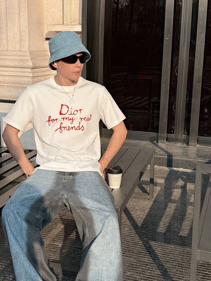 Christian Dior T-Shirts Sleek 116010