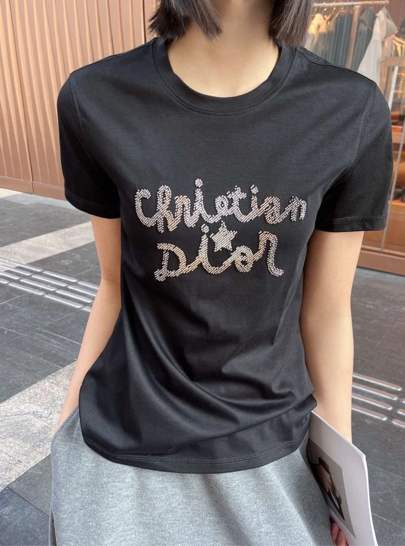 Effortless Christian Dior T-Shirts 113595