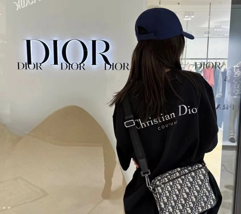 Snug Christian Dior T-Shirts 113451