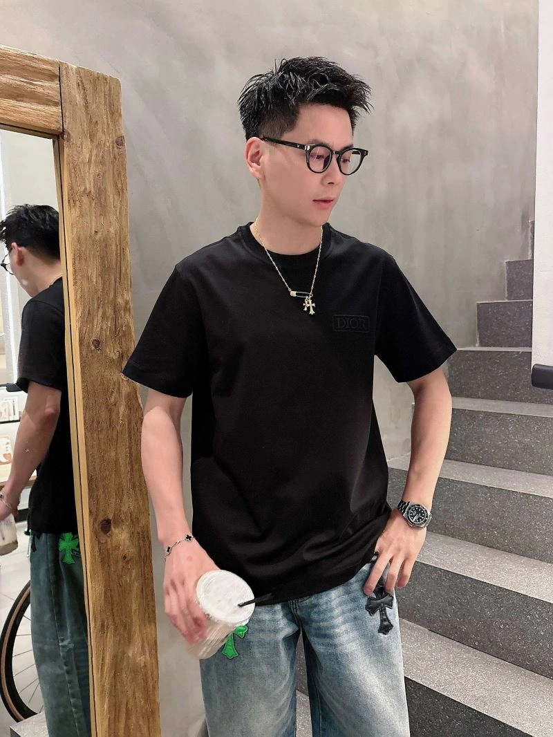 Christian Dior T-Shirts Trendsetting 115592