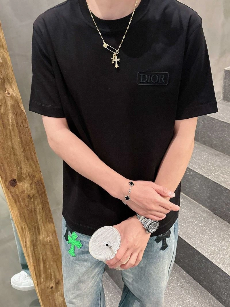 Christian Dior T-Shirts Trendsetting 115592