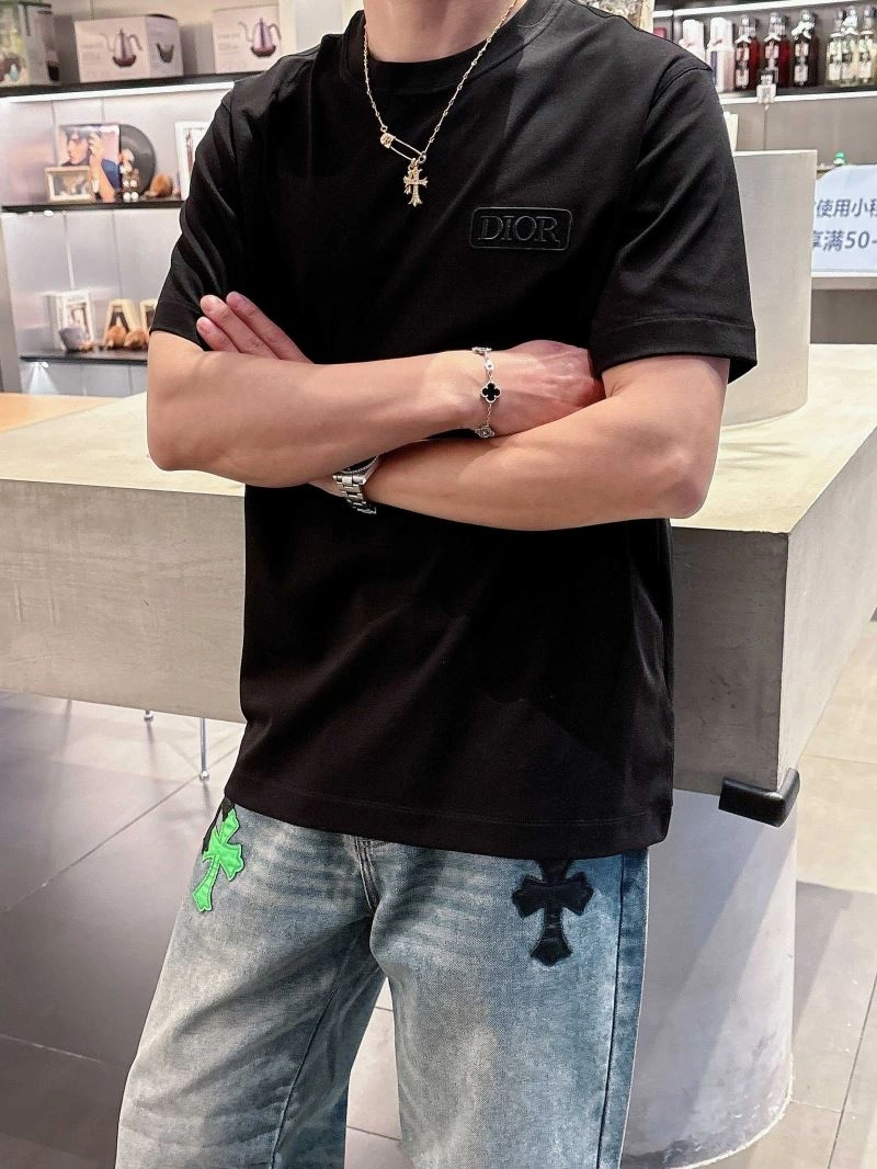 Christian Dior T-Shirts Trendsetting 115592
