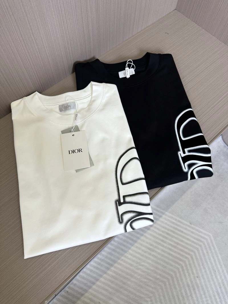 Effortless Christian Dior T-Shirts 115206