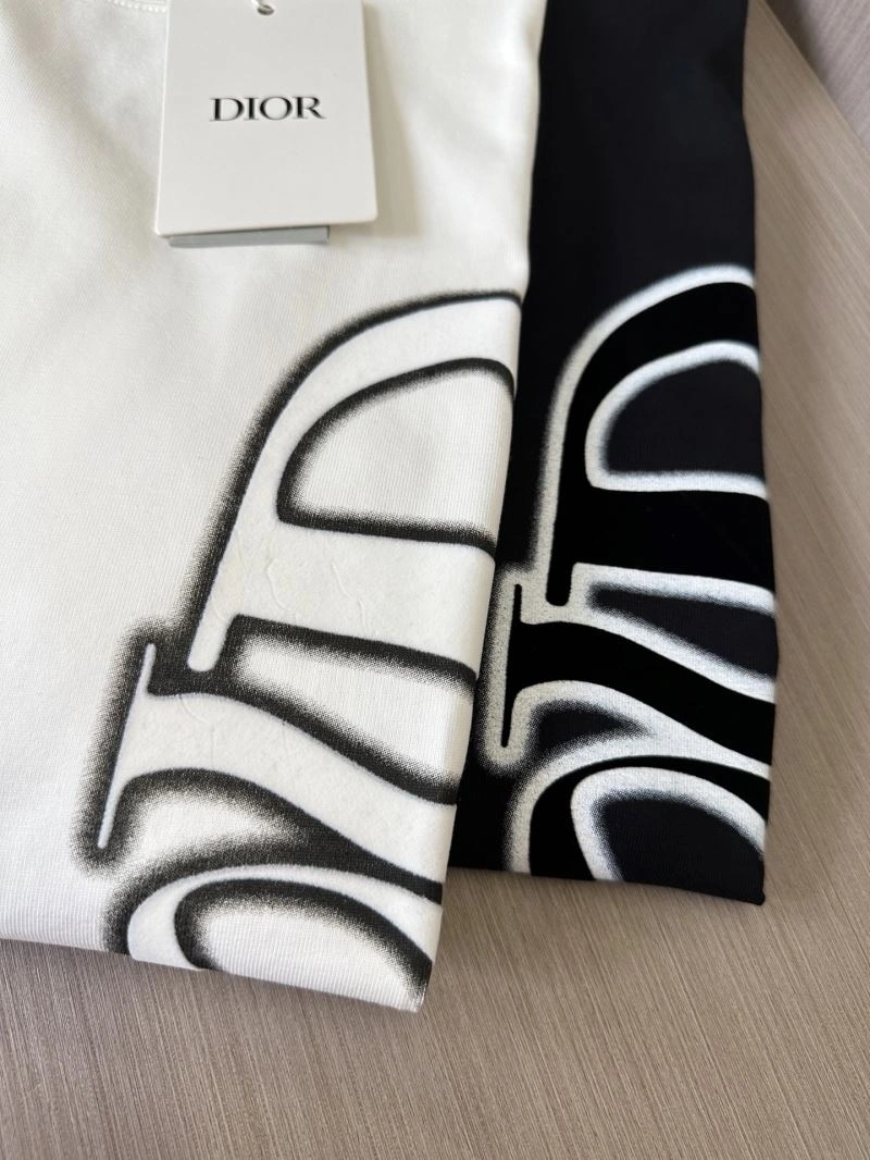 Effortless Christian Dior T-Shirts 115206