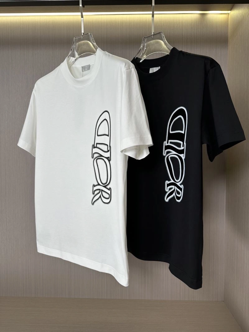 Effortless Christian Dior T-Shirts 115206