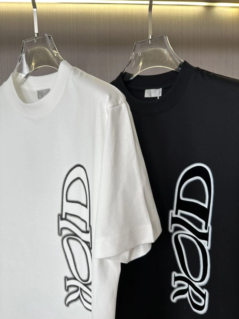 Effortless Christian Dior T-Shirts 115206