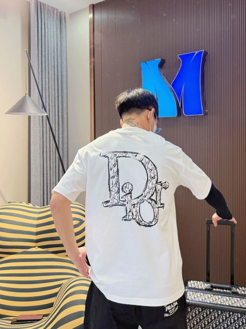 Elegant Christian Dior T-Shirts 115139