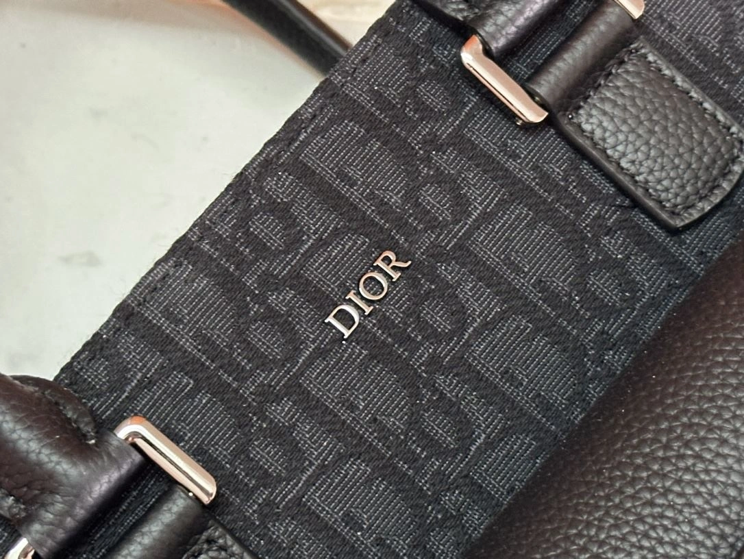 Elegant Christian Dior Top Handle Bags 92163