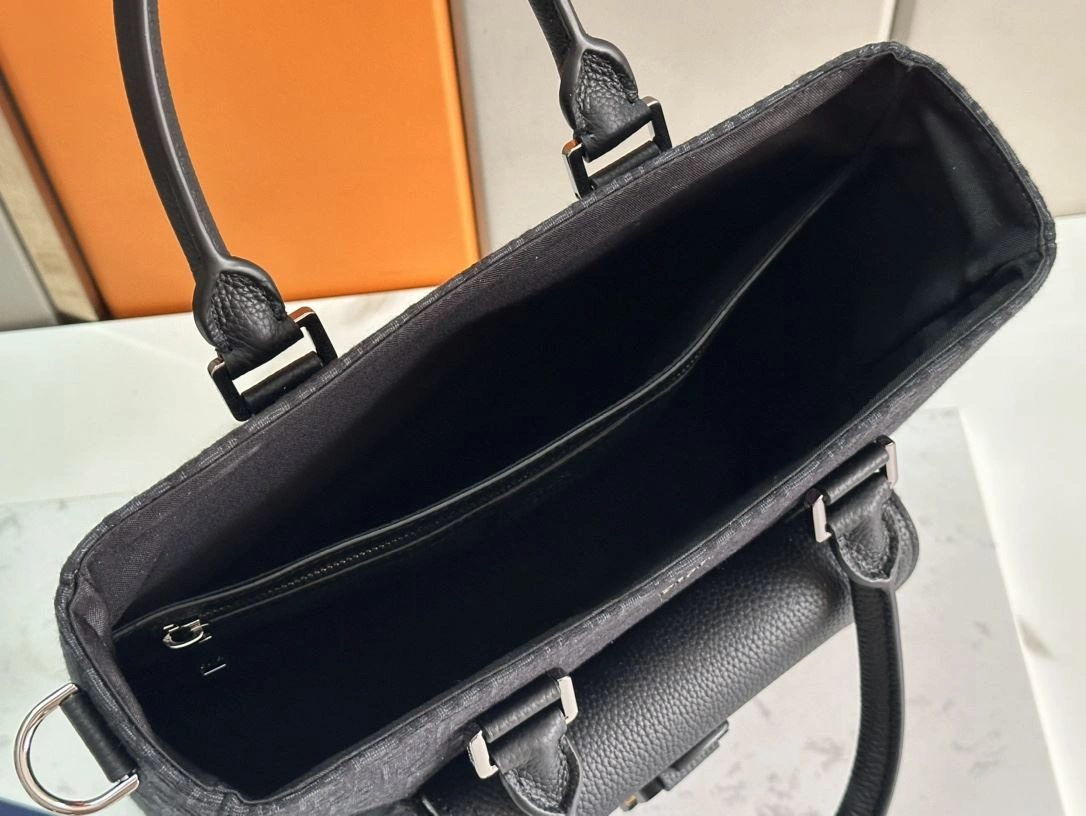 Elegant Christian Dior Top Handle Bags 92163