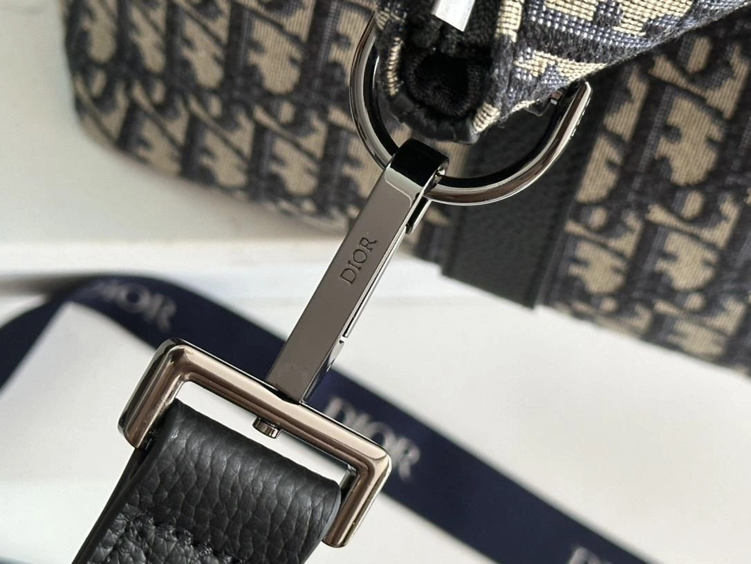 Reliable Christian Dior Top Handle Bags 92157