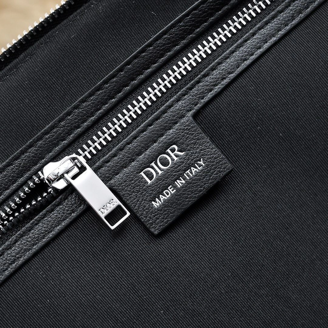 EyeCatching Christian Dior Travel Bags 91147