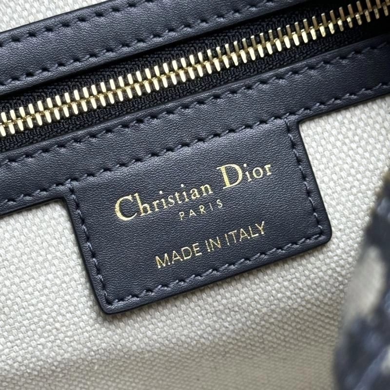 UrbanChic Christian Dior Travel Bags 70218