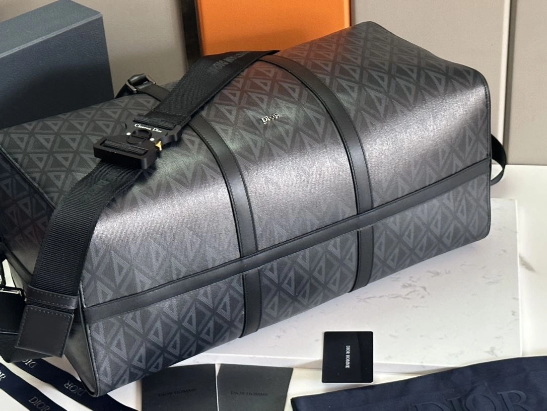 Resilient Christian Dior Travel Bags 92151