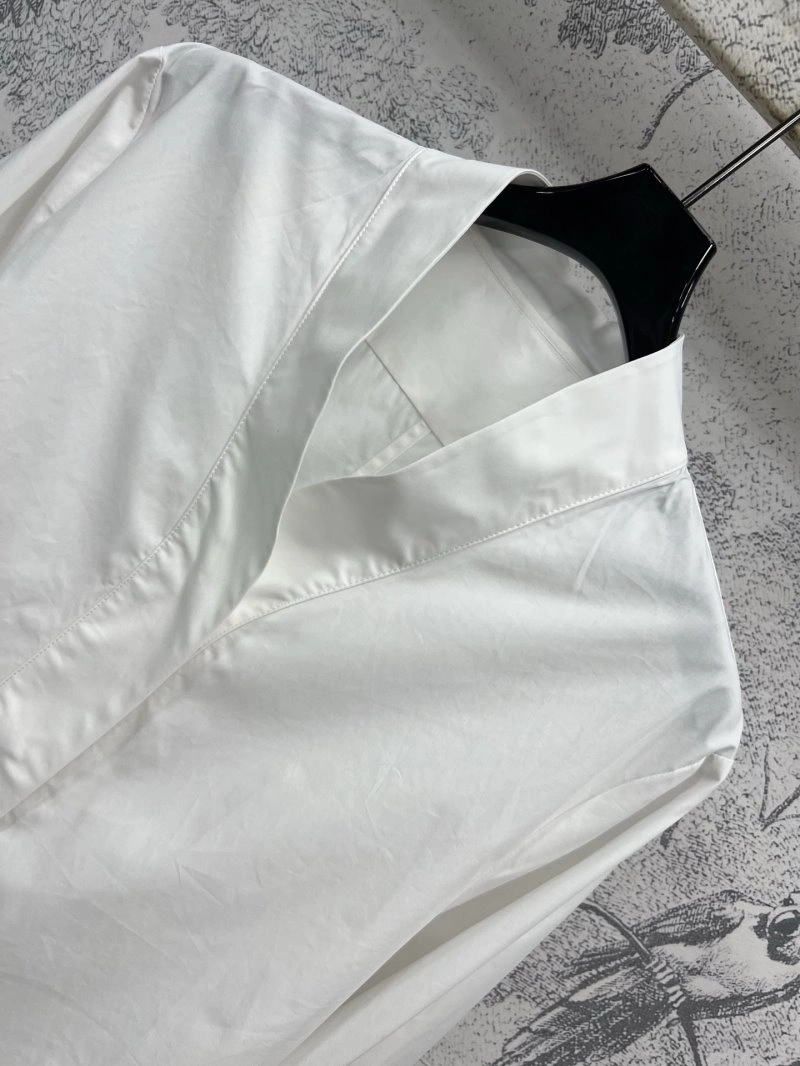 Elegant Christian Dior Vest 111616