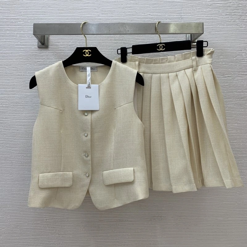 Effortless Christian Dior Vest 111595