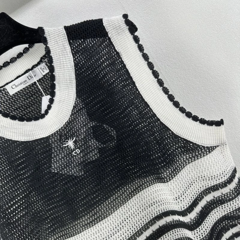 Minimalist Christian Dior Vest 111593