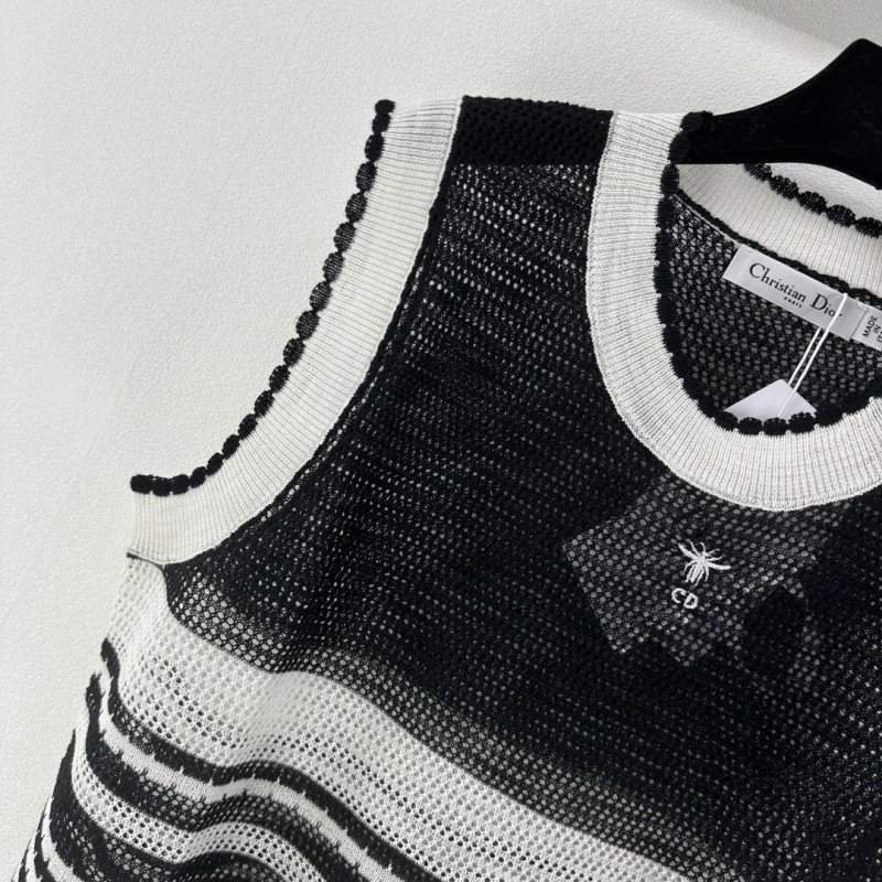 Minimalist Christian Dior Vest 111593