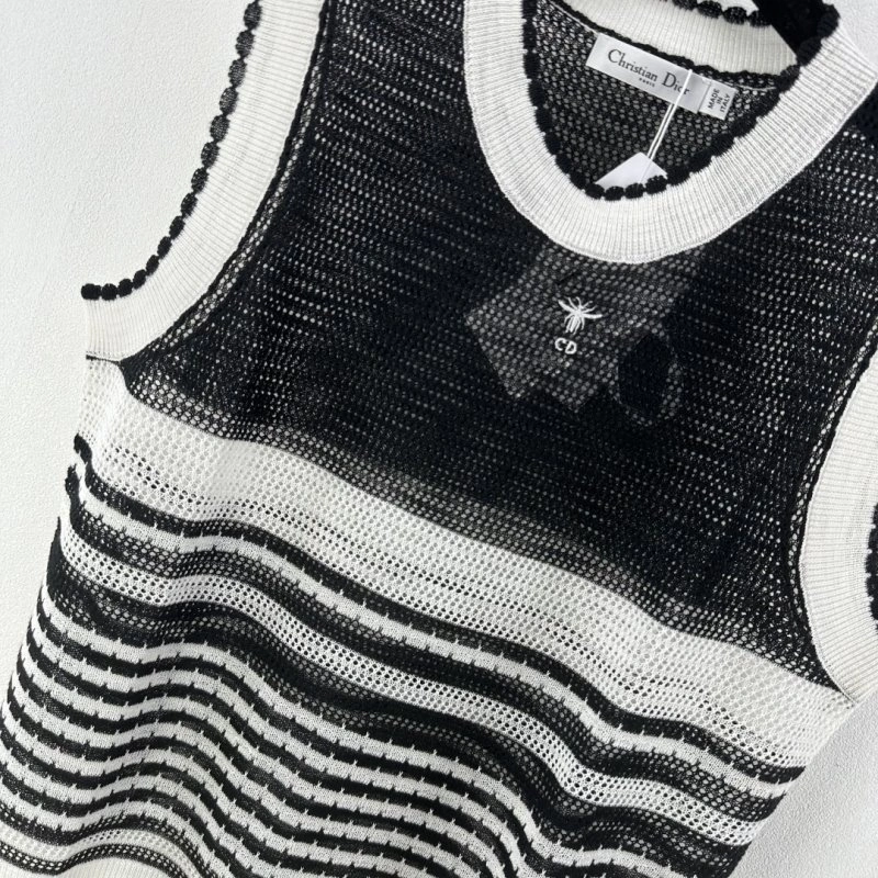 Minimalist Christian Dior Vest 111593