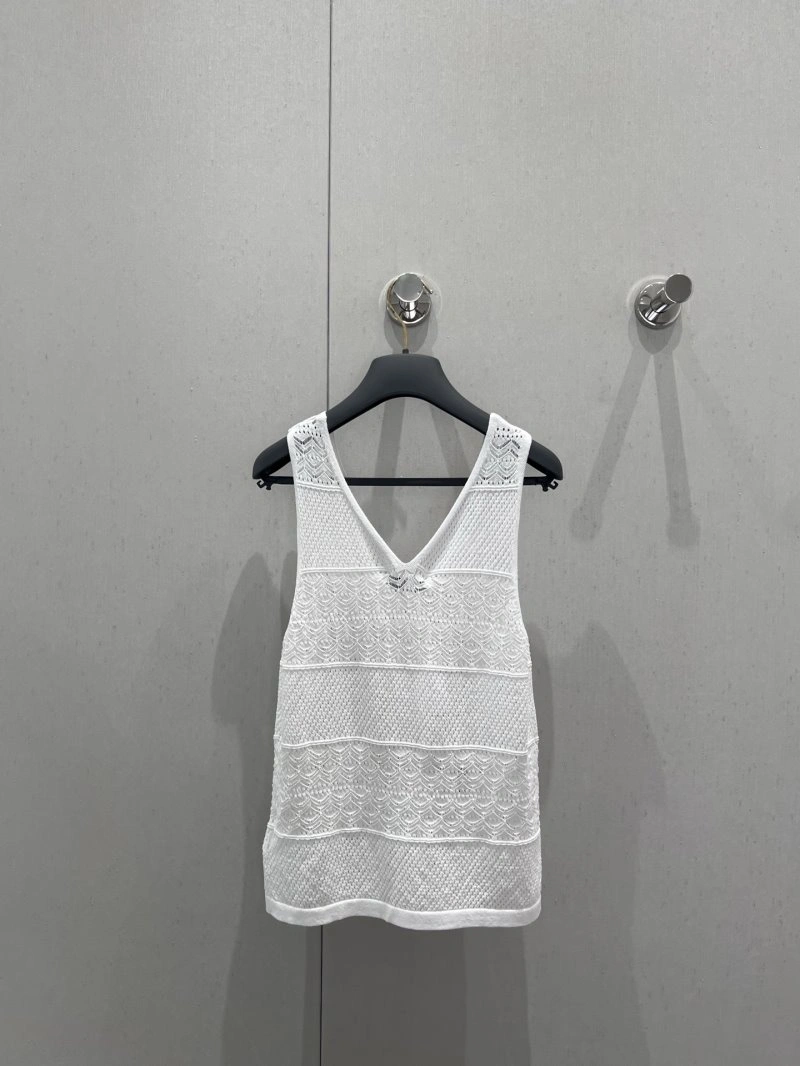 Trendsetting Christian Dior Vest 111555